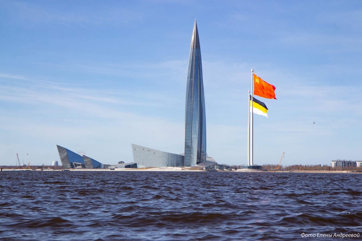 Вид на Лахта Центр с воды
