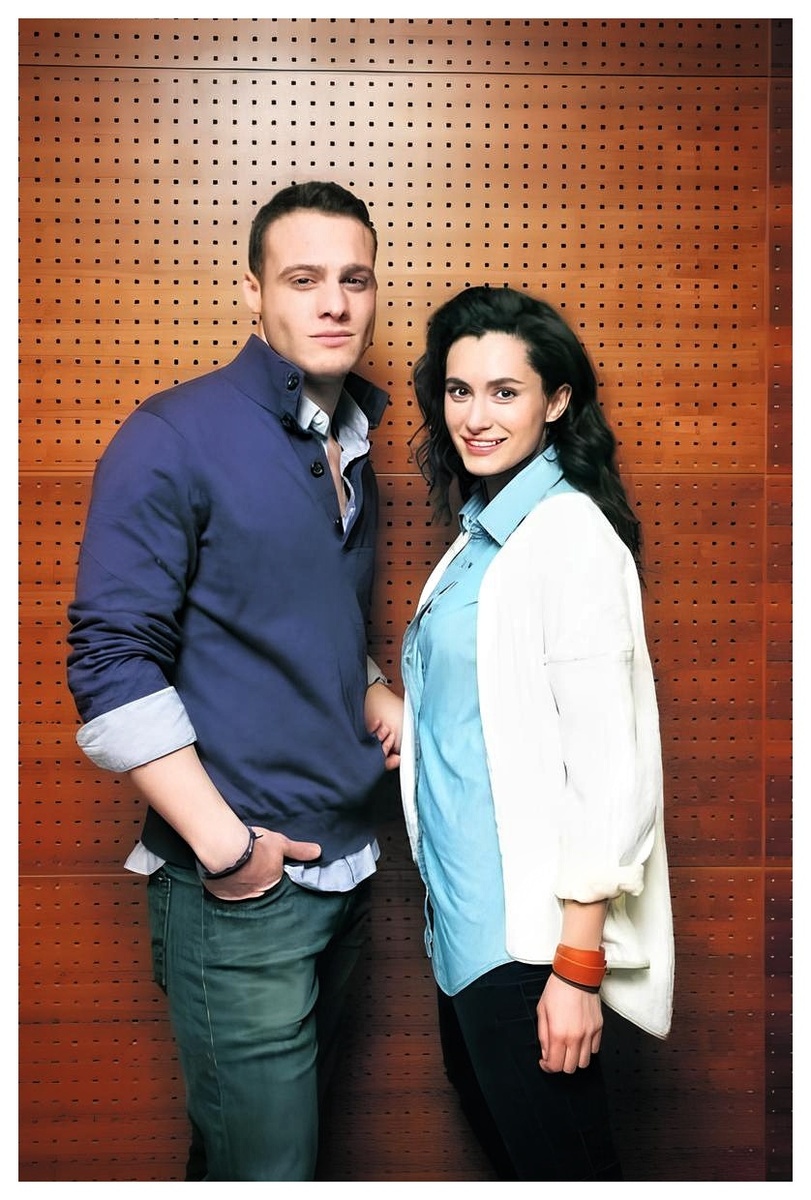 Керем Бюрсин и Ханде Догандемир .Фото для журнала "Vatan Pazar". Фотограф: Барыш Аджарли (Barysh Adjarli)