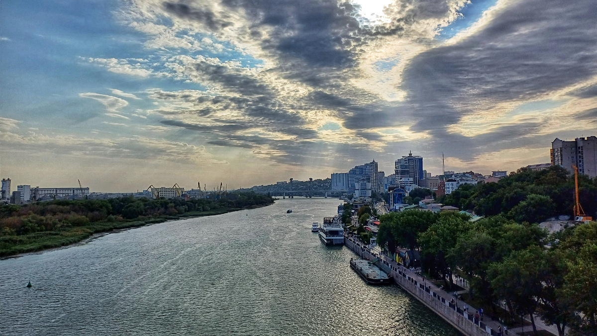 Ростов. Вид с Ворошиловского моста. Фото автора.