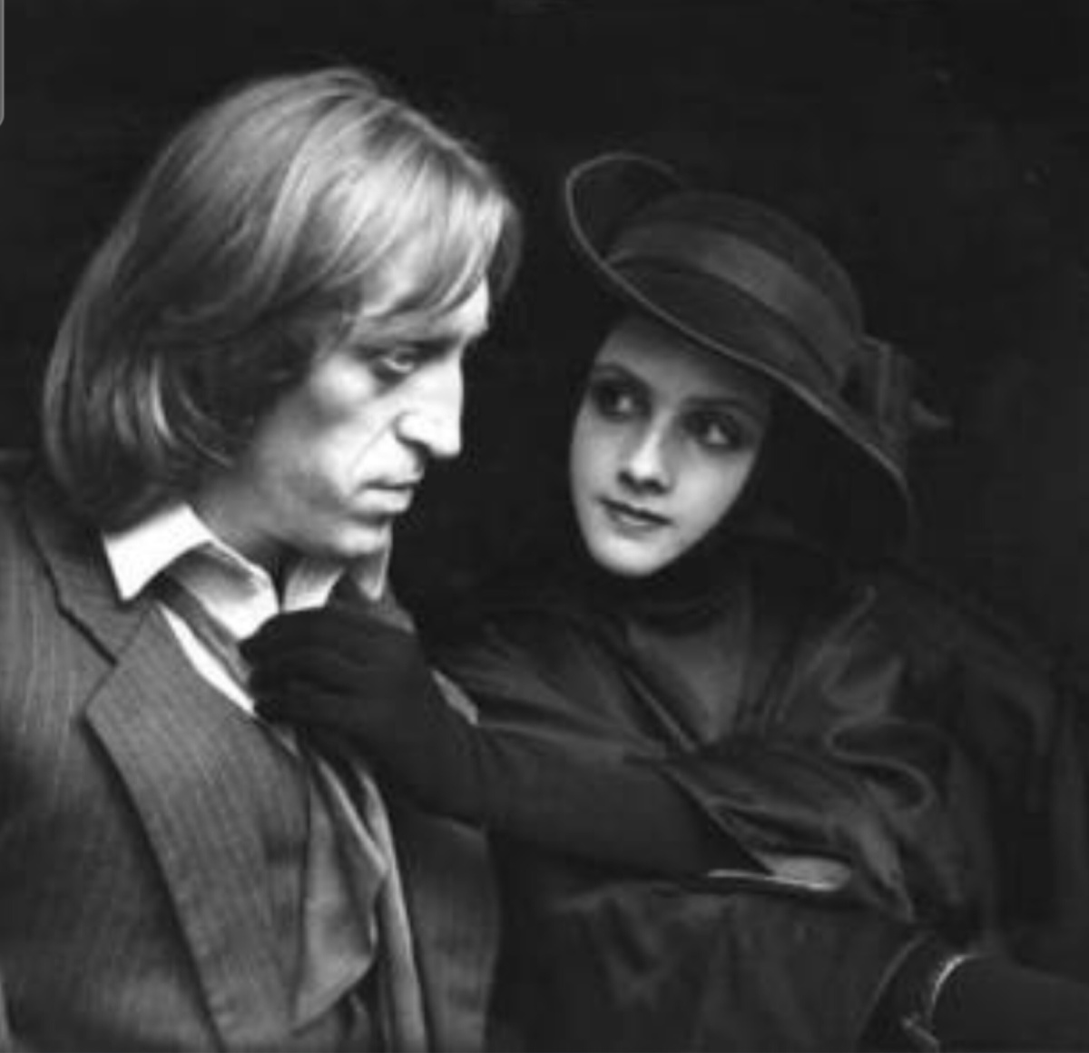 кадр из фильма "Господин оформитель"