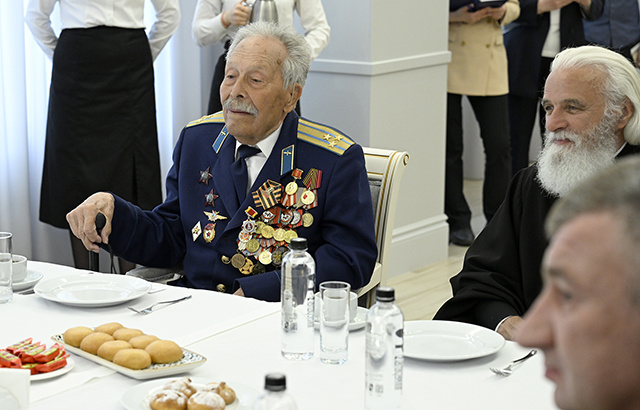 «Вы – история нашего государства!». Тверской губернатор провел встречу с ветеранами