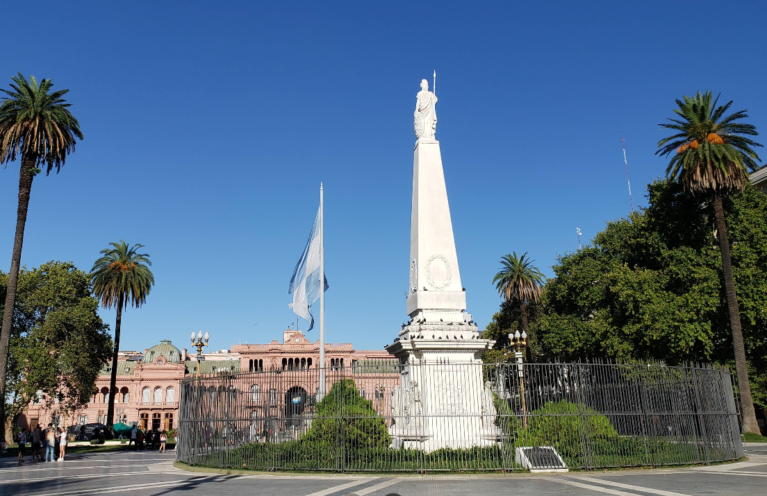 Площадь Мая , вид на президентский дворец - Каса Росада, Буэнос-Айрес