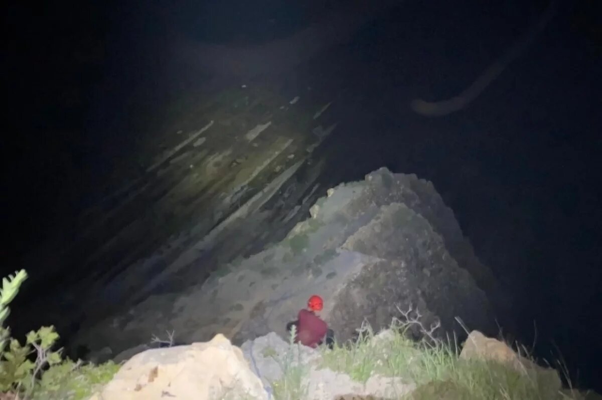    На Кубани спасатели эвакуировали 16-летнего подростка с сыпучей скалы