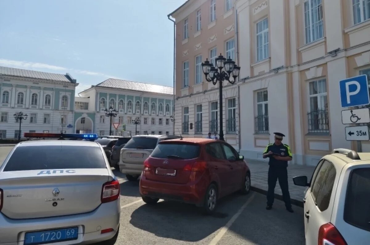    В Твери штрафовали водителей за неправильную парковку