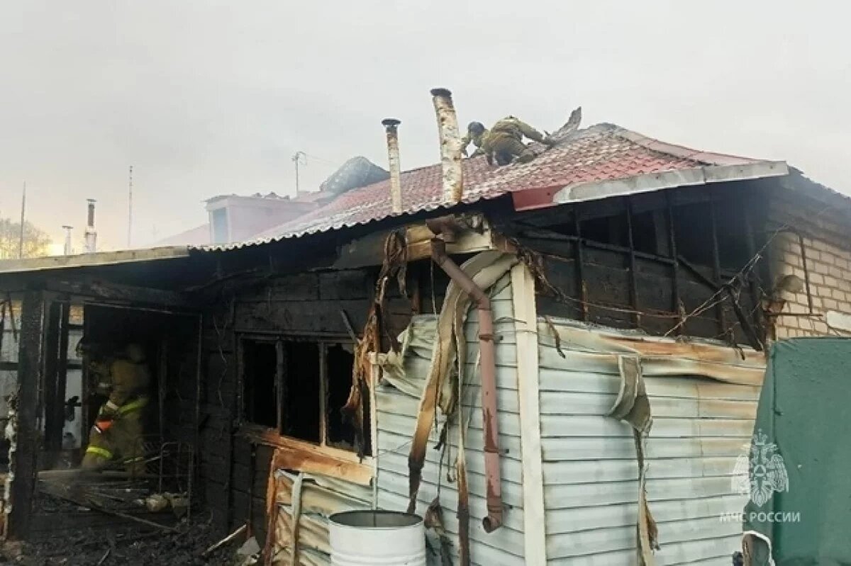    В Чесме при пожаре в двухквартирном доме пострадал хозяин