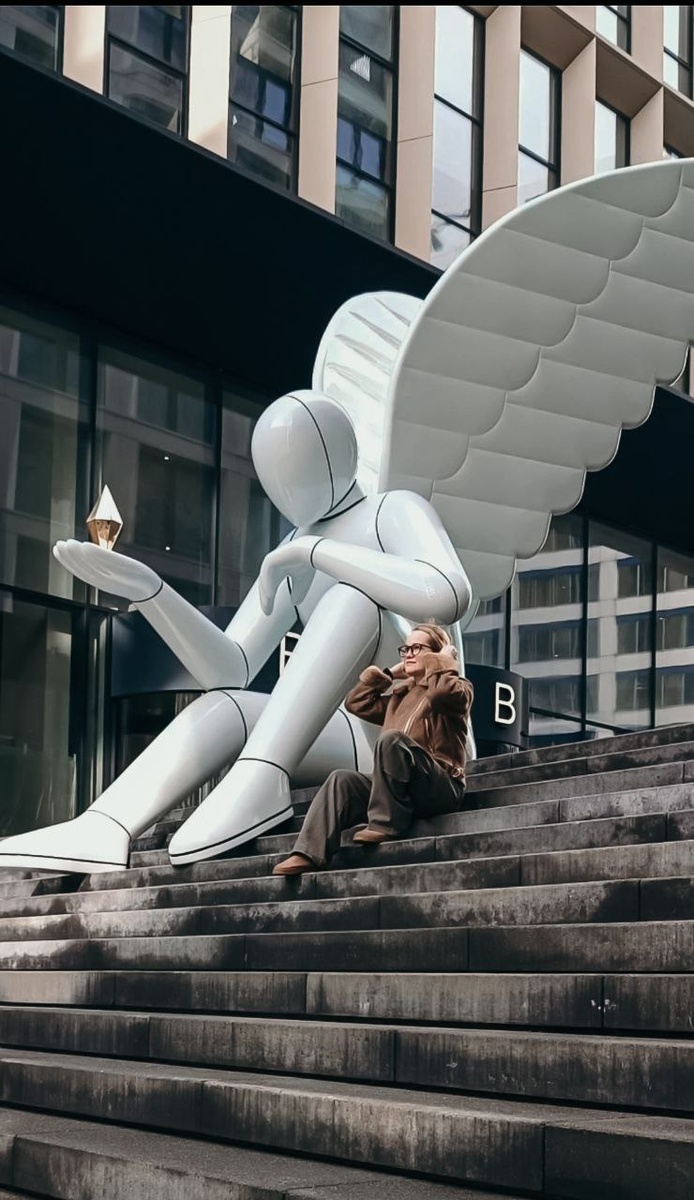 Ангел на Савеловской. Территория бизнес-центра Stone Towers