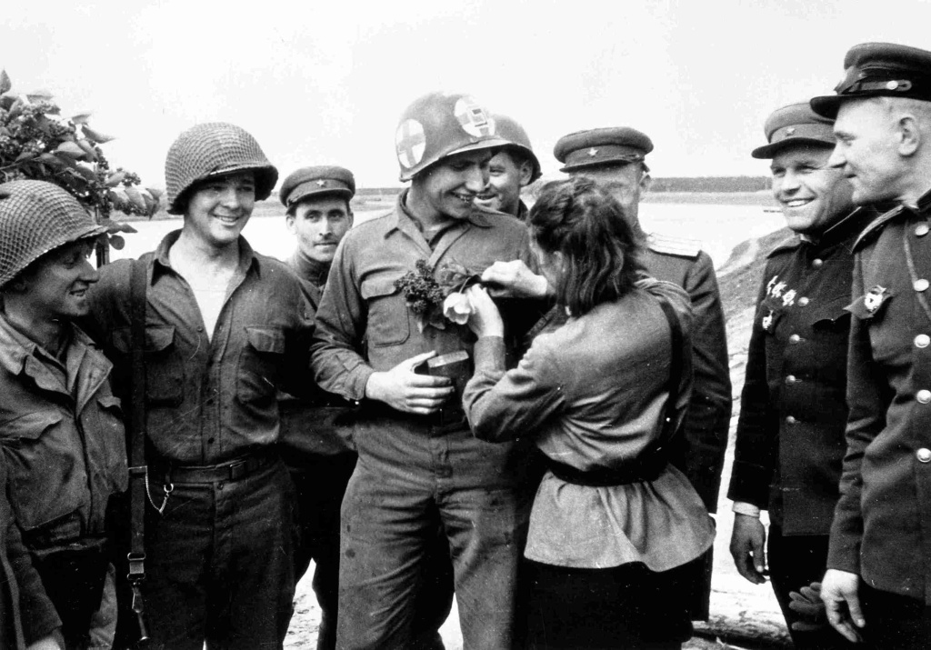 Красноармейцы и солдаты союзников, may9.ru 