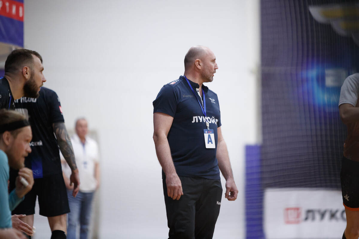    Победный четвертьфинал стал последним матчем Владимира Полетаева во главе "Виктора"