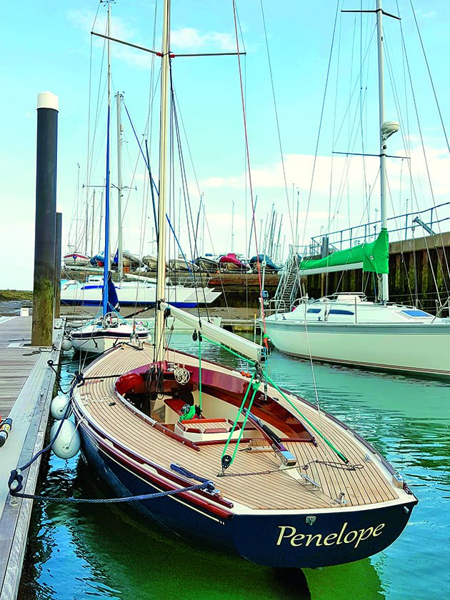 В моторном отсеке «Пенелопы» над трюмной помпой было слишком сыро.