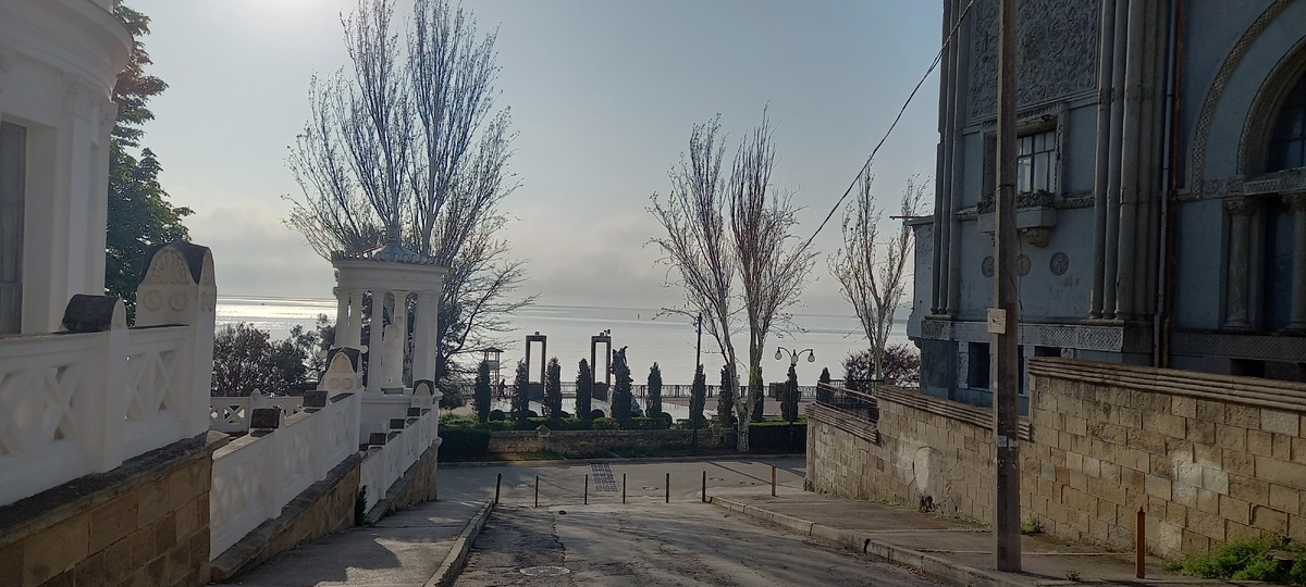 По Революцонной к морю