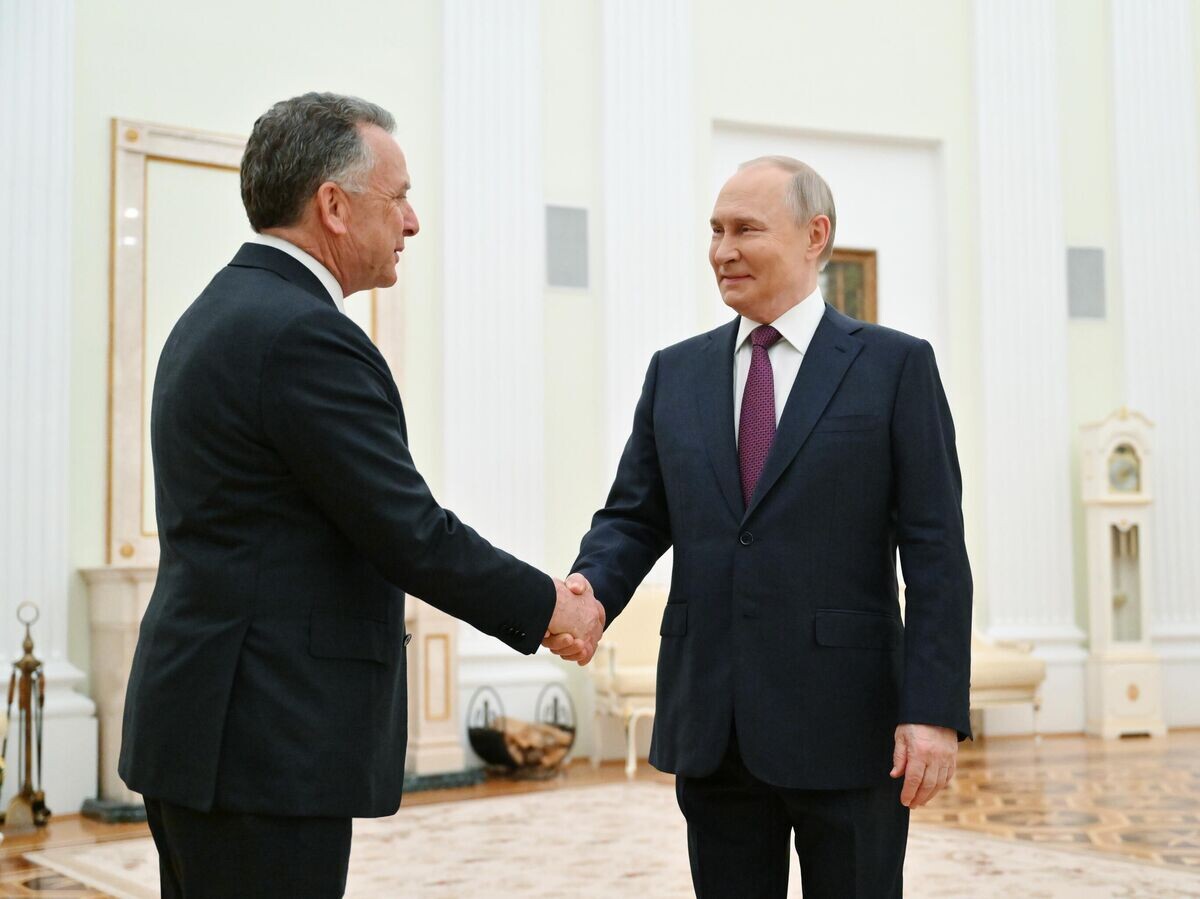    Президент РФ Владимир Путин и спецпосланник президента США по Ближнему Востоку Стивен Уиткофф во время встречи© РИА Новости / Кристина Кормилицына