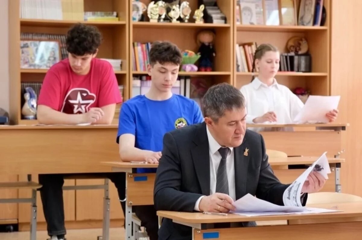    Губернатор Пермского края написал Диктант Победы