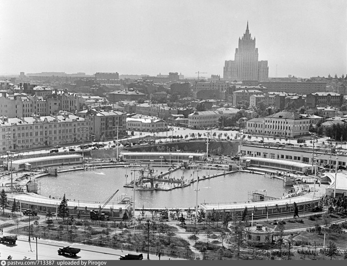 Бассейн "Москва", 1960 г. Автор:Н. С. Грановский.