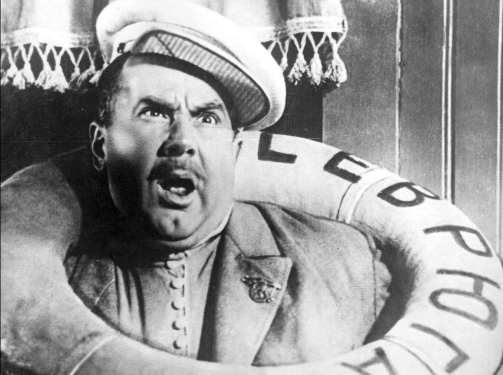 Кадр из фильма "Волга-Волга". Взят из интернета. 