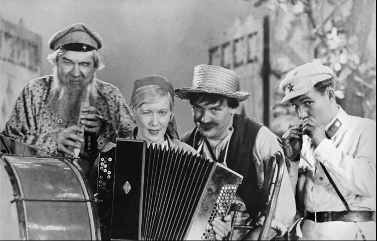 Кадр из фильма "Волга-Волга".