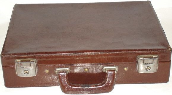 "Дипломат". Источник https://i.pinimg.com/736x/b0/b3/95/b0b39535822595d1d6a42adae538b1d2.jpg.