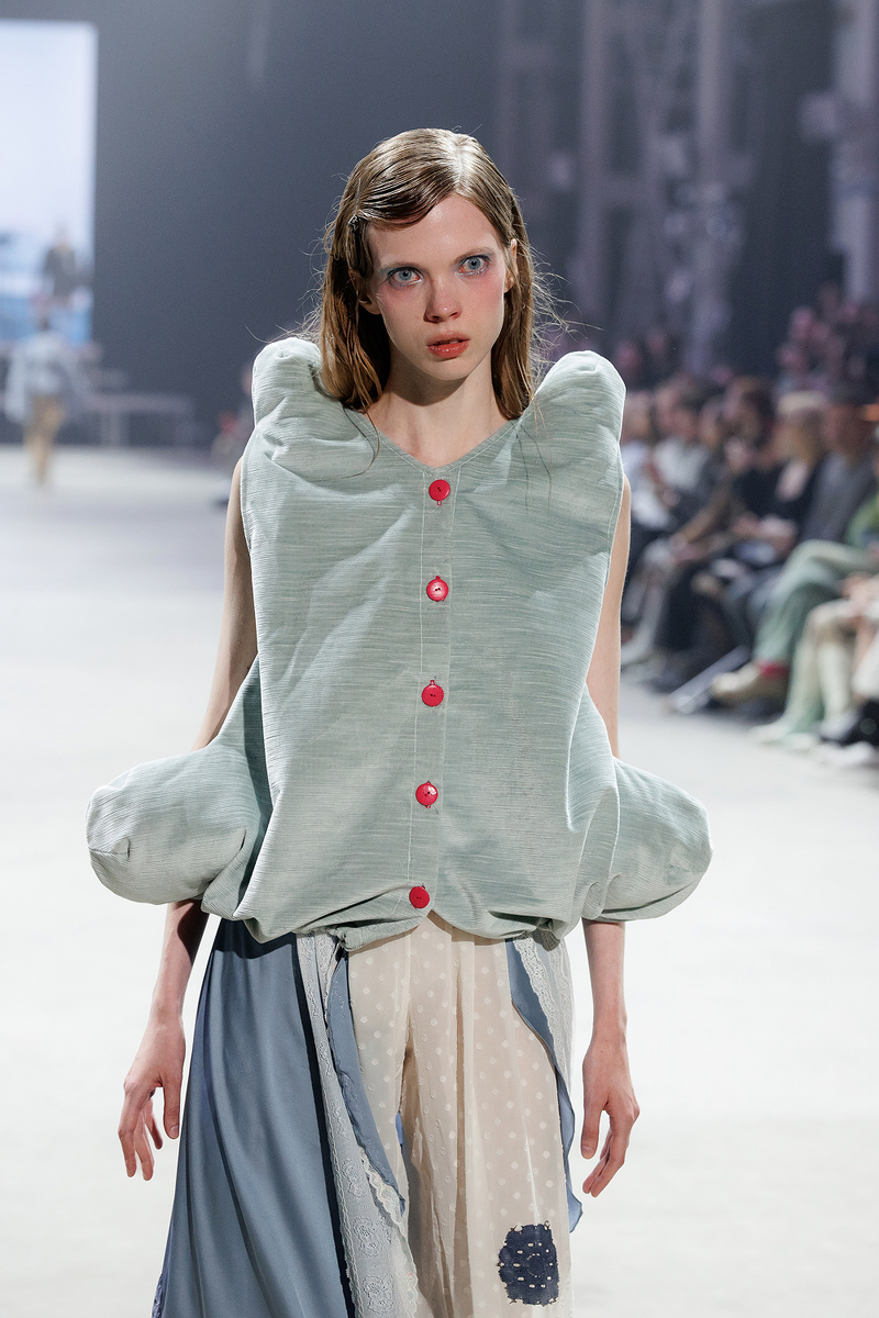    Школа дизайна НИУ ВШЭ и «Самокат» провели показ «Главные переменные» (фото 1)