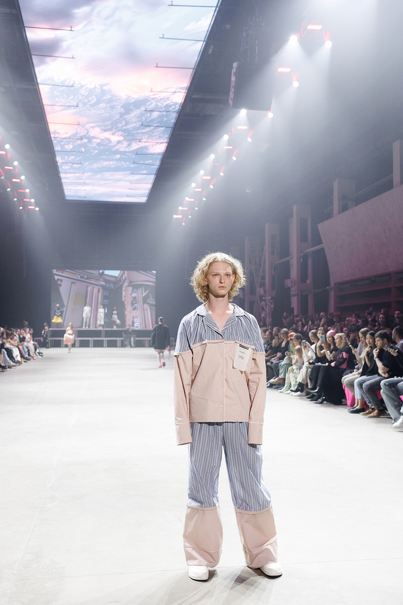    Школа дизайна НИУ ВШЭ и «Самокат» провели показ «Главные переменные» (фото 2)