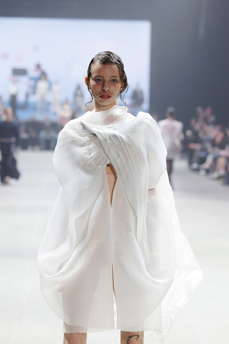    Школа дизайна НИУ ВШЭ и «Самокат» провели показ «Главные переменные» (фото 3)