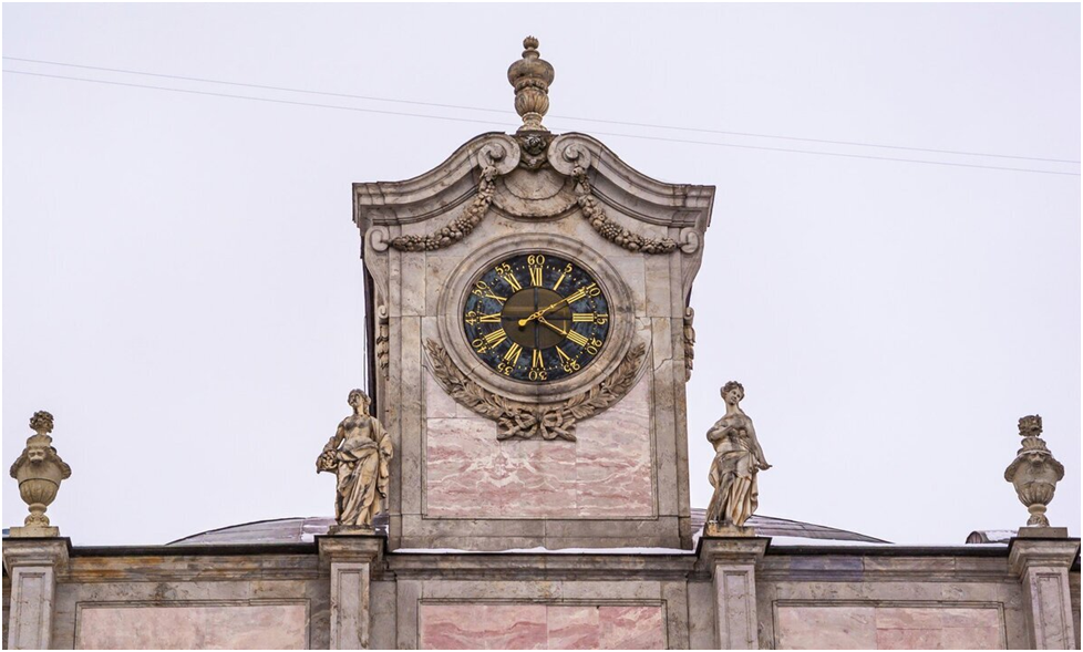 Часть фронтона Мраморного дворца. Фото из открытых источников