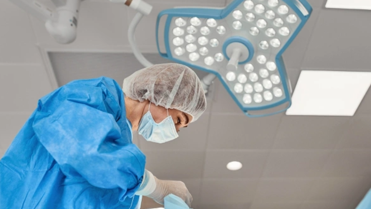 Фото: Gerain0812 / Shutterstock / FOTODOM
Больница города Фуян сообщила о первой для региона операции по вживлению импланта для лечения алкогольной зависимости