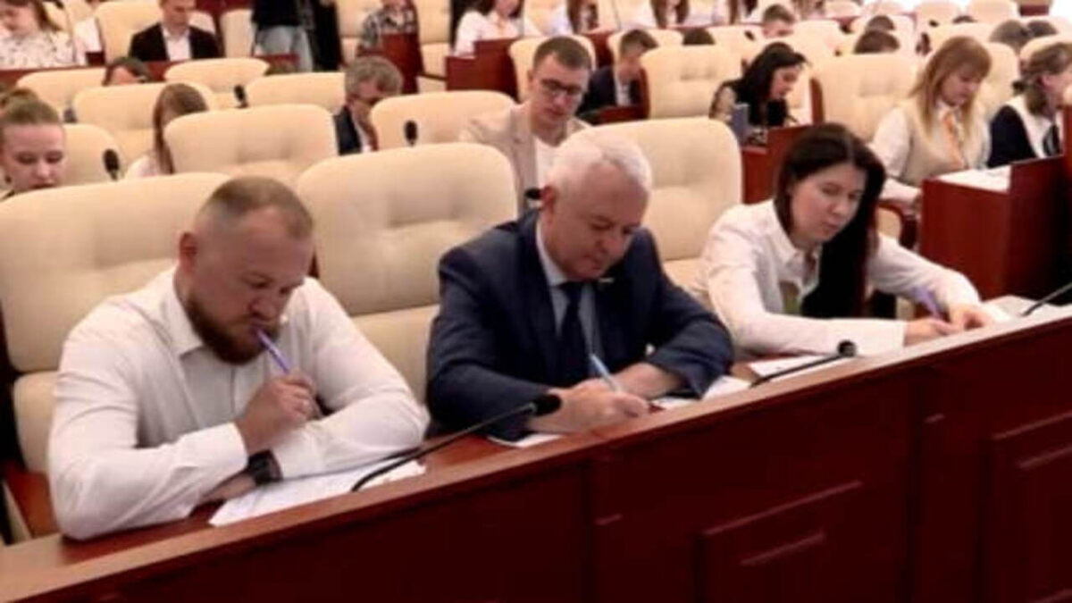    "Диктант Победы" писали сегодня и в Курской областной Думе