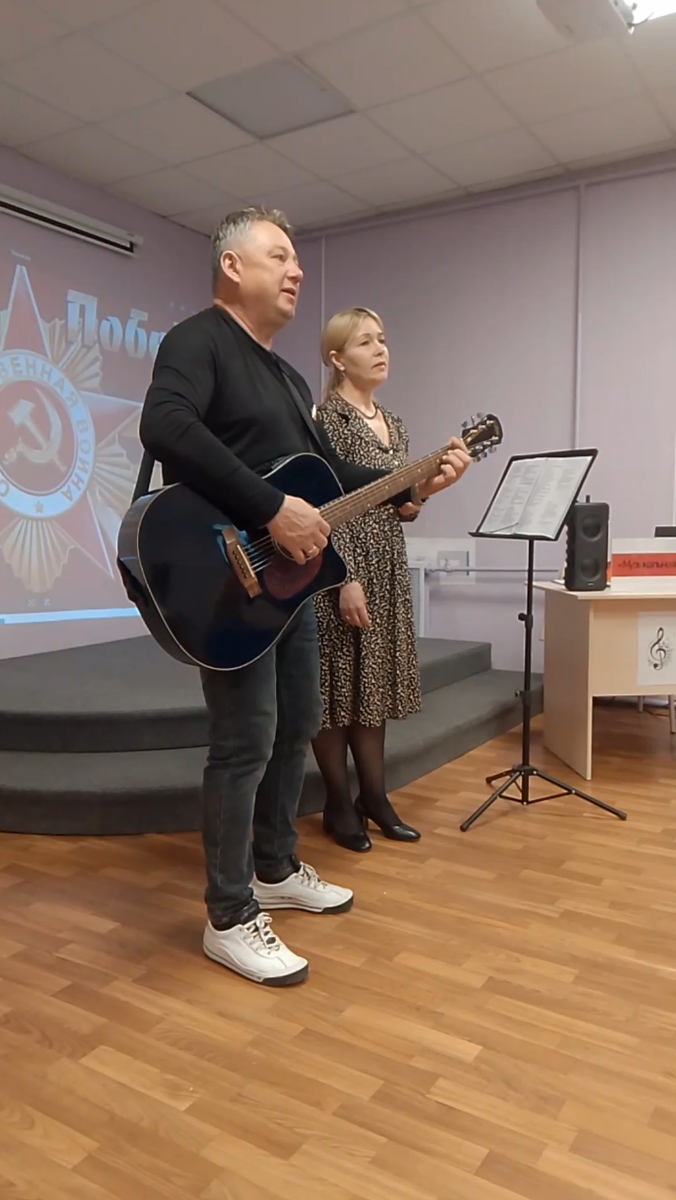 Приглашённые гости исполняли свои песни