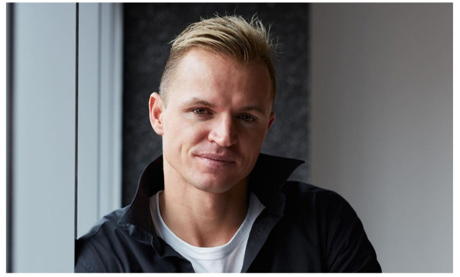    Дмитрий Тарасов еще не так давно записывал песни, а теперь снова захотел вернуться в футбол Фото: Личная страница Дмитрия Тарасова в соцсетях