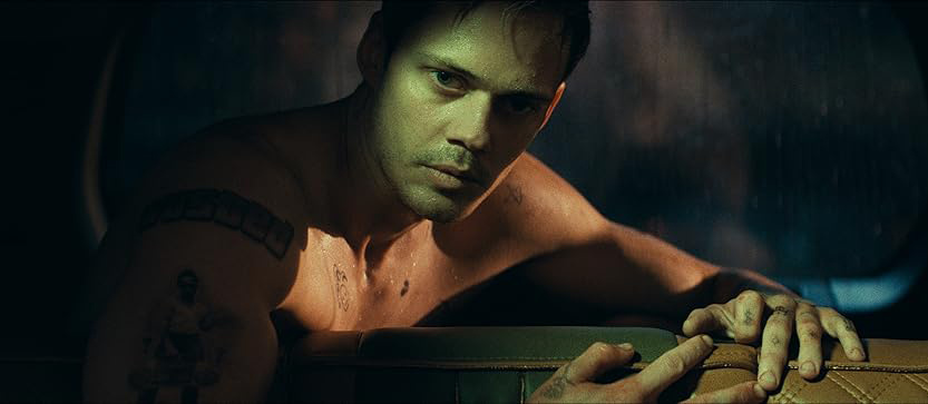 Кадр из фильма «Locked». Режиссер: Дэвид Яровески. Производство: A Productions, Arcana Studio, Blue Rider Pictures, BondIt, Boxo Productions, Exemplary Films, Longevity Pictures, Magic Button Films, north.five.six., Pink Flamingos Films, R.U. Robot, Raimi Productions, Sillen Productions, The Avenue Entertainment, ZQ Entertainment. Прокат: Global Film