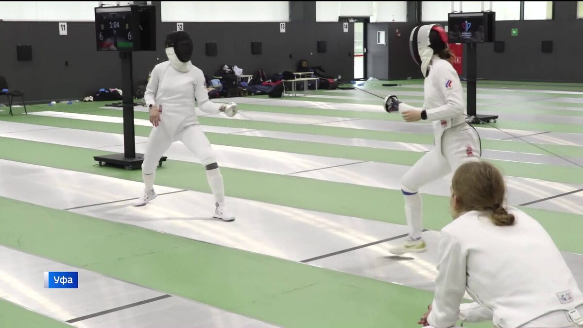    Спортсмены из 32 регионов страны принимают участие в чемпионате России по фехтованию в Уфе
