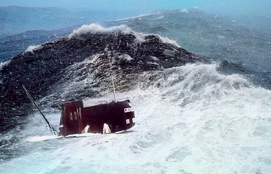 Это фото в свободном доступе в интернете, наша подводная лодка Б-101 работала именно в таких условиях.
