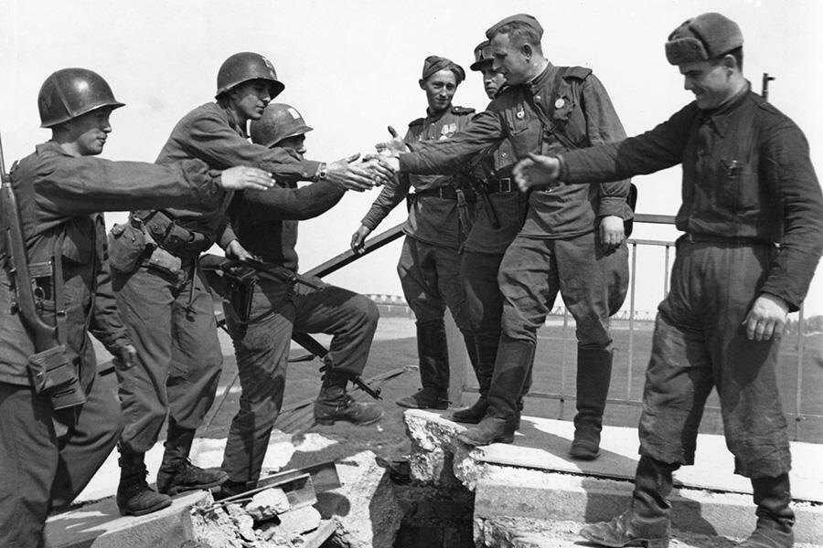    80 лет встречи на Эльбе: языковой барьер не помешал солдатам