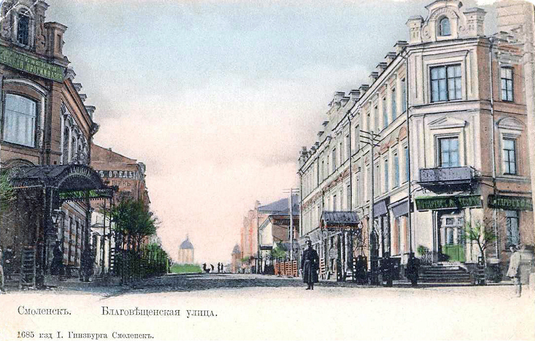 Здание бывшего Купеческого клуба справа, а слева - бывшая 2-я гимназия. 1900-1901 годы. 