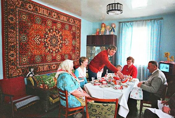 Бесплатная квартира в СССР. Если кто-то в нее вселился, то выгнать его уже было невозможно