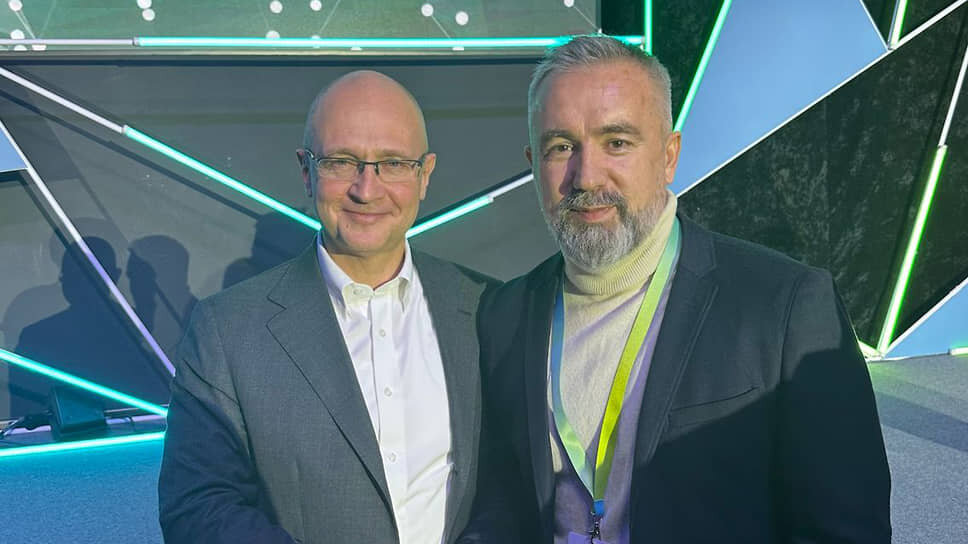 Сергей Кириенко (слева) и Сергей Кириленко (справа) на очередной встрече клуба «Эльбрус».📷Фото: пресс-служба АП