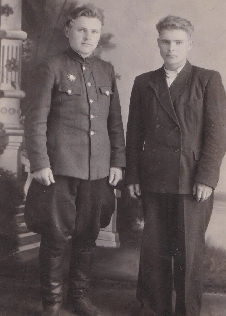 Бочагов Яков Лукич (слева) с братом Егором