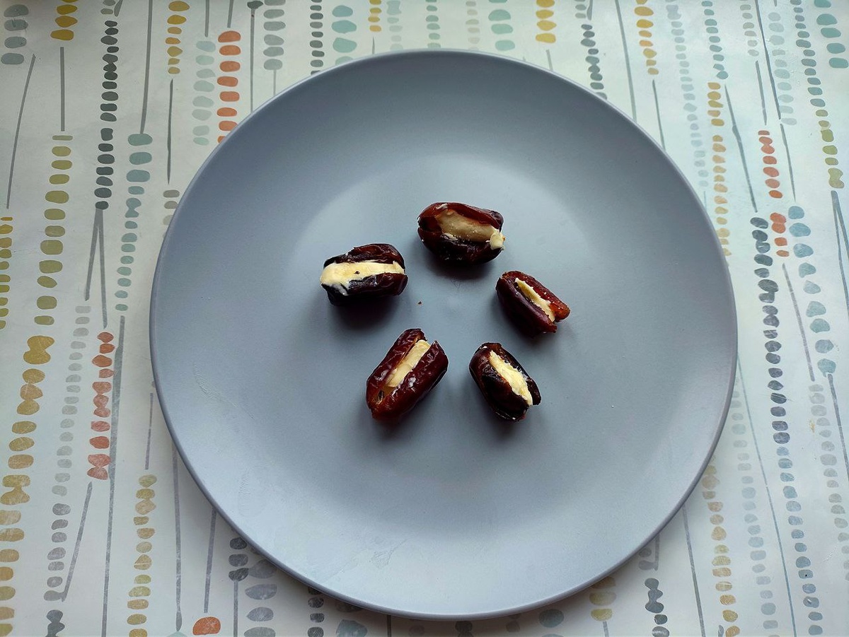Финики с маслом и солью