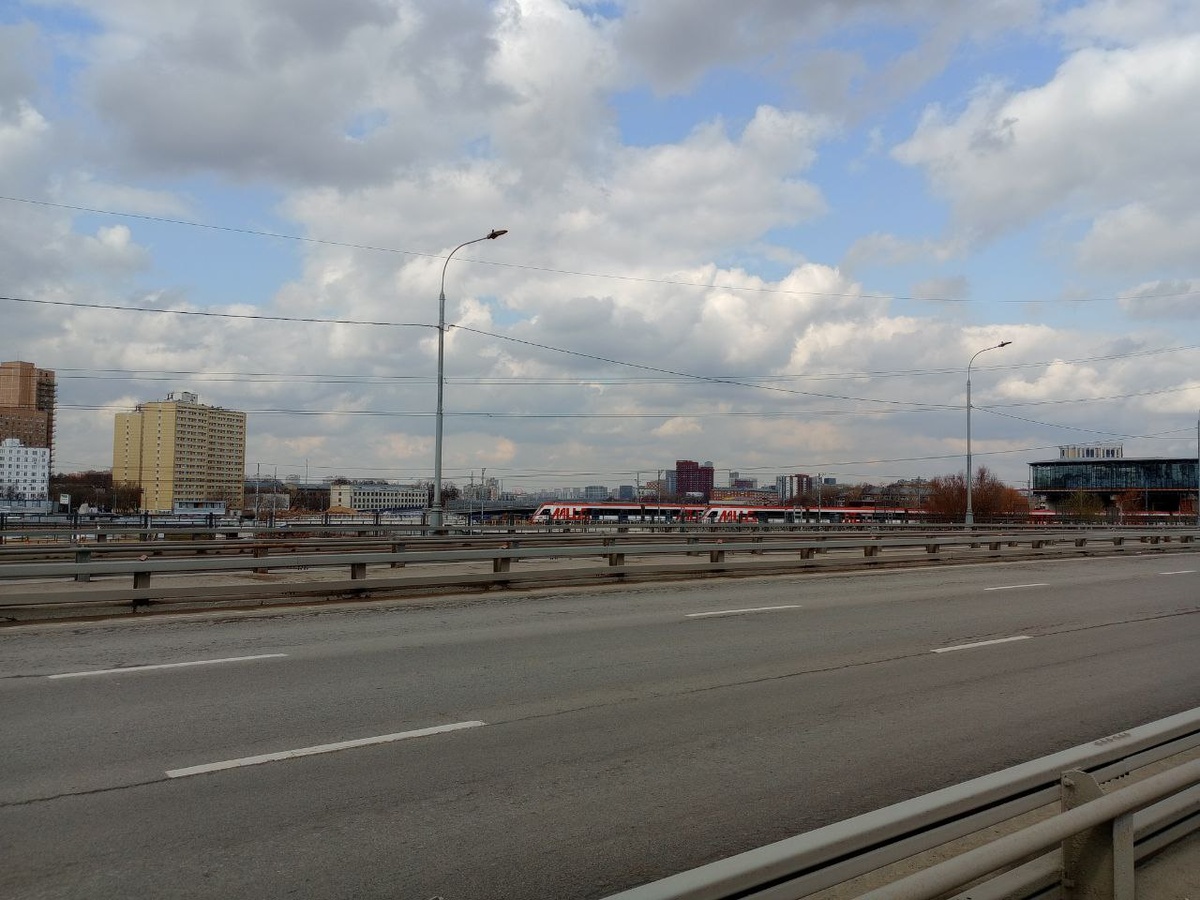 Взгляд на север. По соседнему мосту ходят поезда МЦД-1. Справа будущая Петровско-Разумовская МЦД-1.