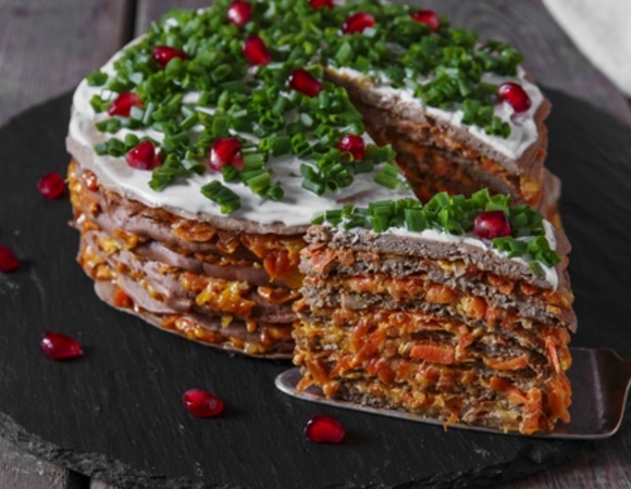 Печеночный торт из свиной печени с грибами: рецепт для гурманов