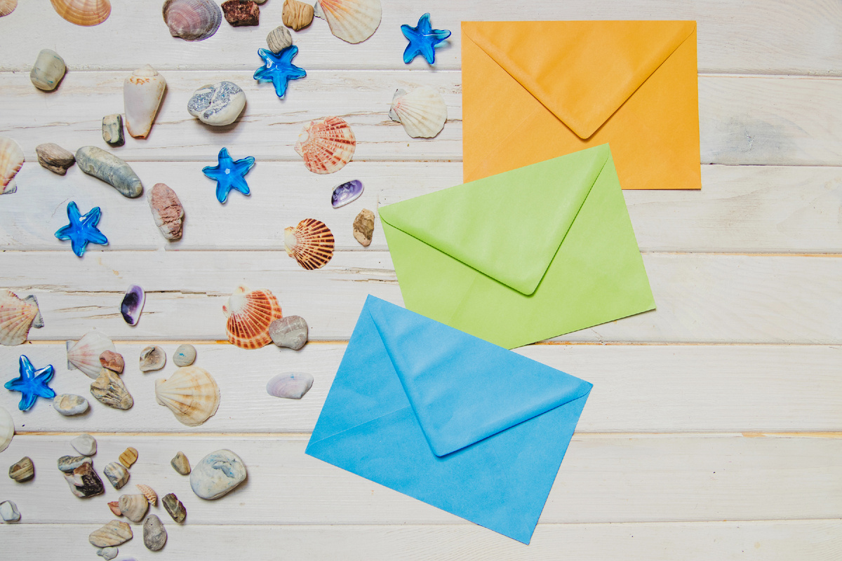 Designed by www.freepik.com Три конверта для нового главбуха