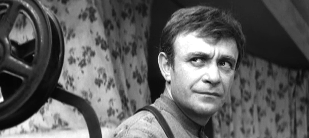 Кадр из кинофильма "Служили два товарища", 1968 г., режиссер Евгений Карелов, сценаристы Юлий Дунский, Валерий Фрид, композитор Евгений Птичкин (скриншот) 