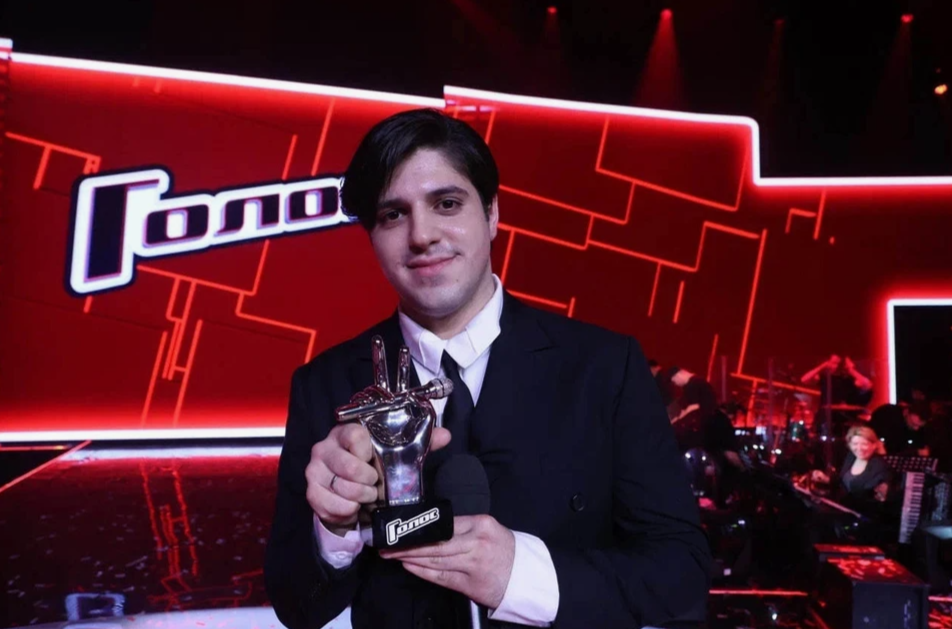 Давид Саникидзе с кубком "Голоса".