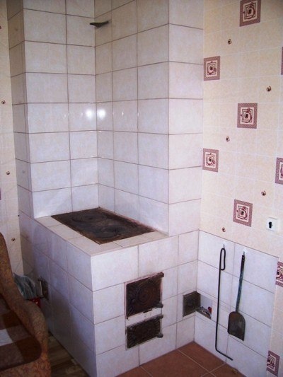 Так печь выглядела  через 4 года после строительства, когда я её уже отделал плиткой