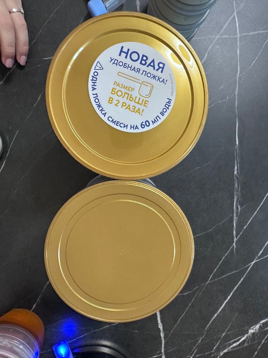 К слову большая ложка намного удобнее маленькой, особенно когда ребенок есть уже по 200 мл смеси