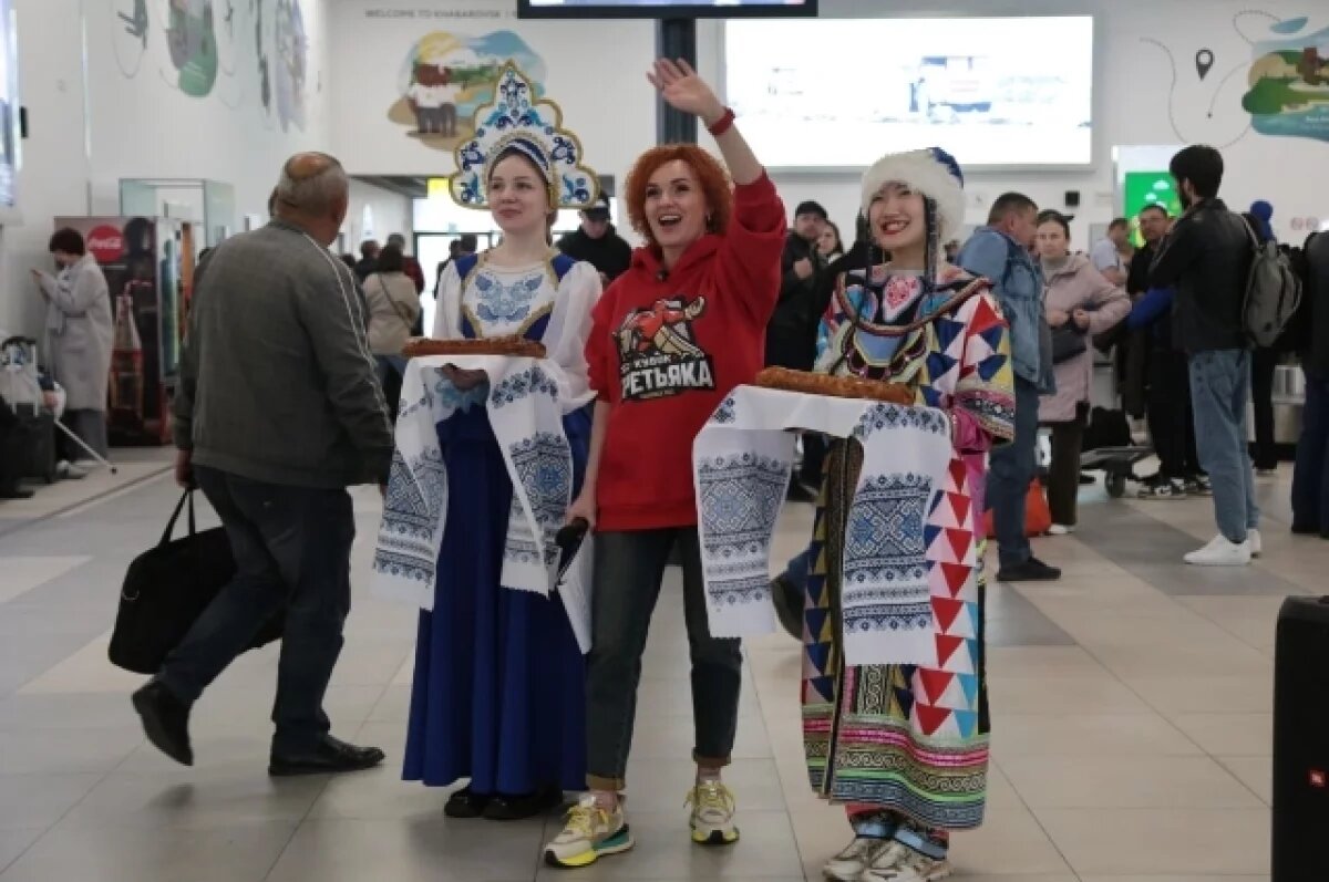    В аэропорту Хабаровска тепло встретили участников Кубка Владислава Третьяка