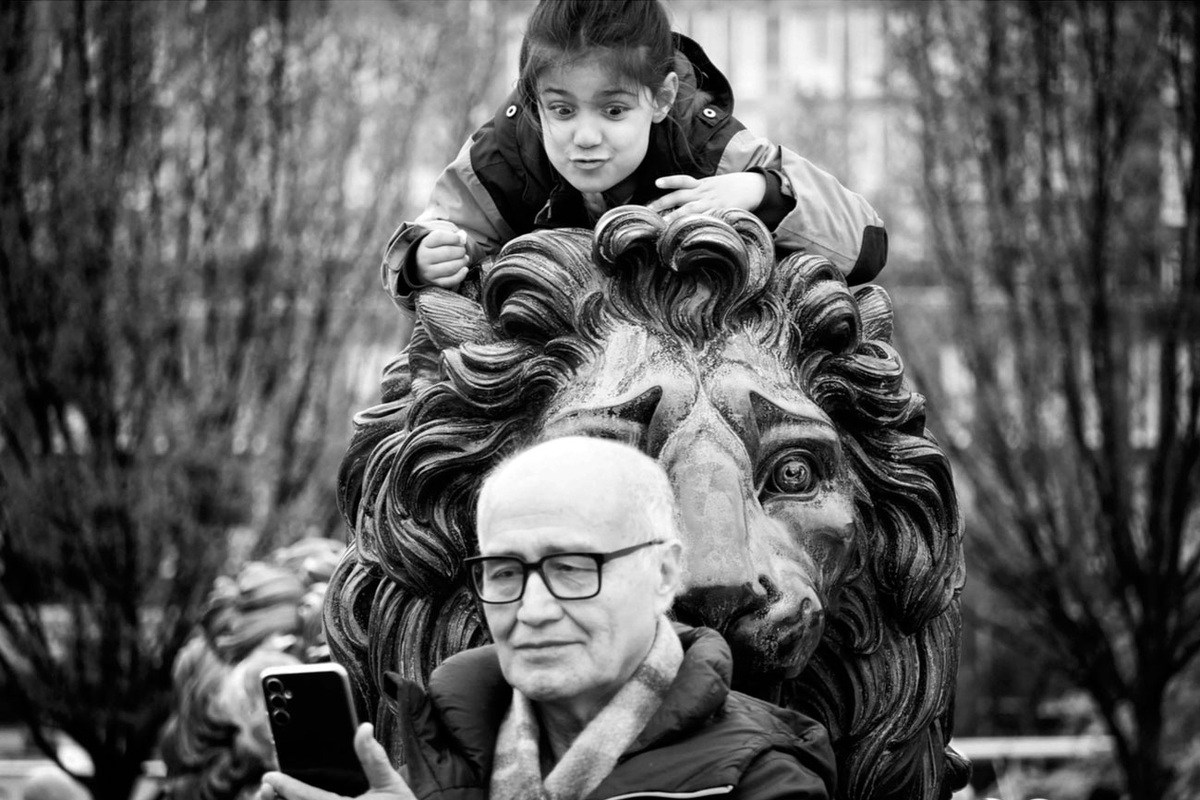 Социальный статус девочек сильно зависит от внешности и одобрения