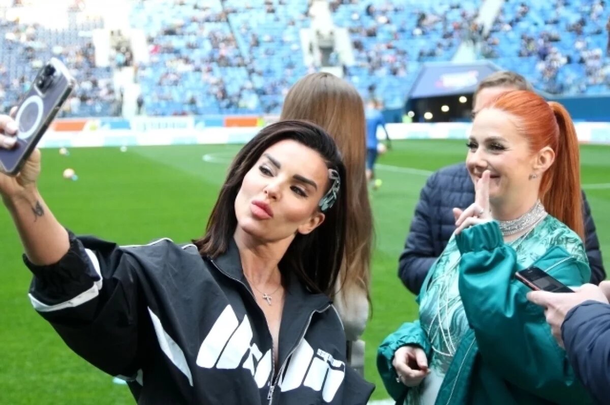    Юлия Волкова и Лена Катина.