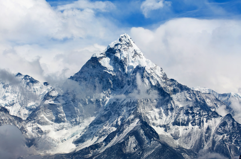 Эверест. Фото с сайта https://www.nreionline.com/node/64856. Взято с Яндексю.Картинки