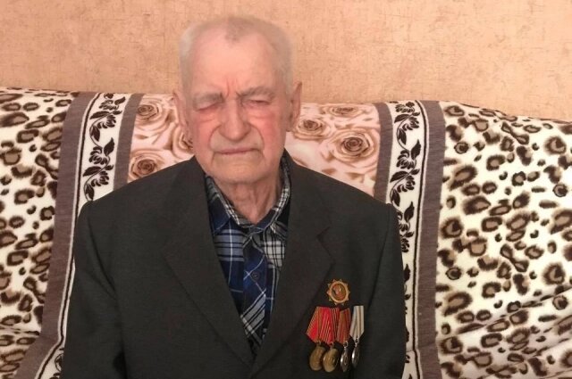    У ветерана есть проблемы с глазами, но при этом он чувствует себя достаточно бодро. Фото: Из личного архива/ Григорий Сытник