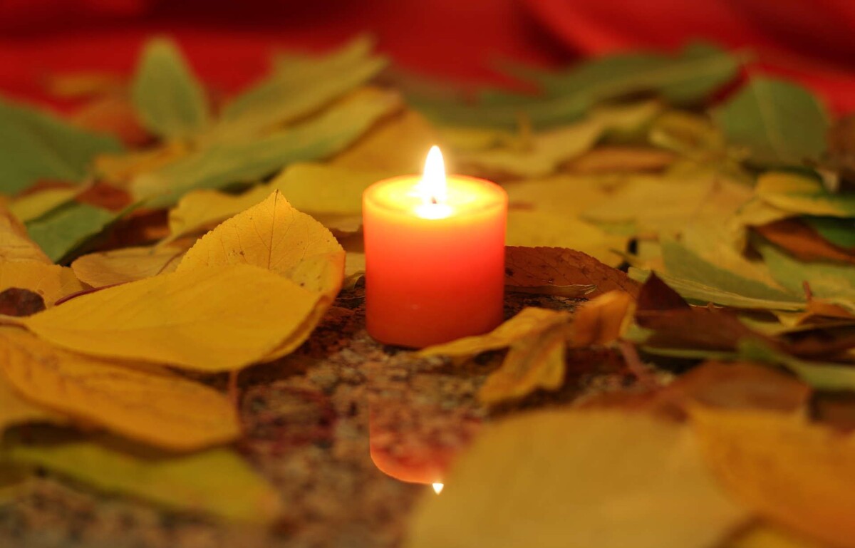    Траурная свеча